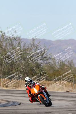 media/Dec-01-2025-Moto Forza (Mon) [[2daa91e15f]]/3-Beginner Group/Session 3 (Turn 3)/